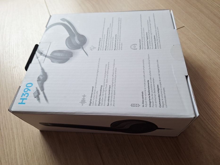Vand casti Logitech