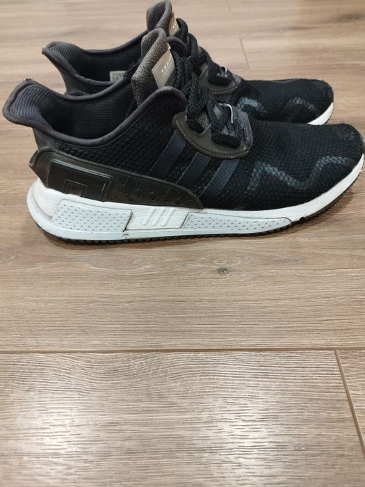 Продавам маратонки Адидас