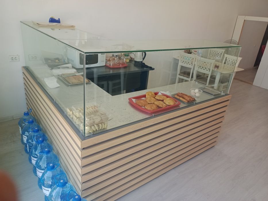 Продаётся кухонные гарнитуры комплект холодильник стали стулья печка