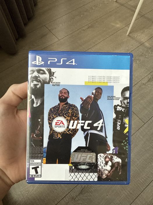 диск на РlayStation UFC 4