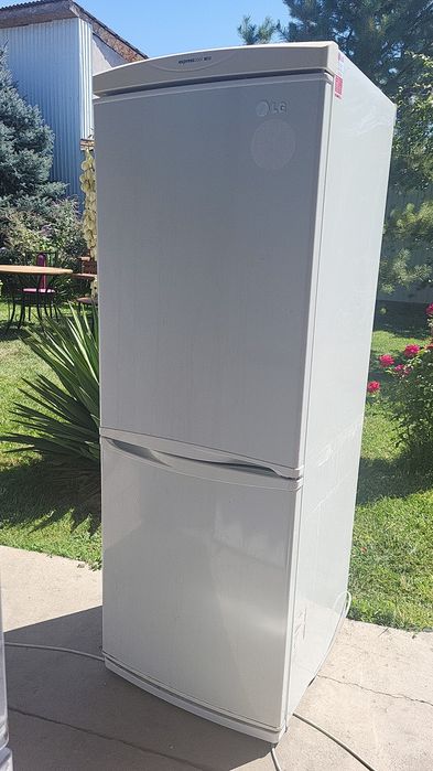 LG двухкамерный холодильник