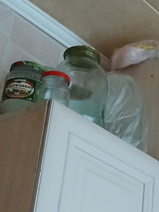 Продаются банки разные