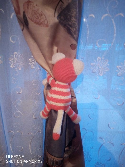 Ръчно плетени играчки Котки държачи за завеси. Комплект Ляв и дясен.