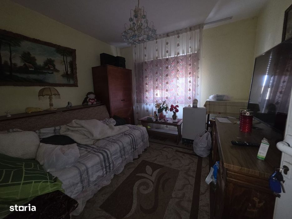 Apartament cu 3 camere decomandate