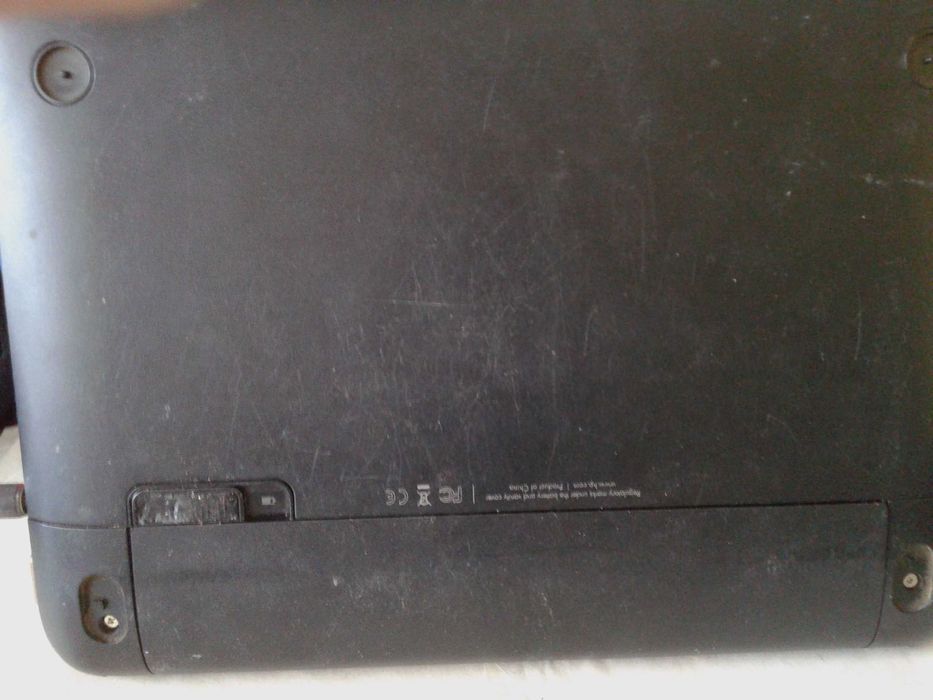 Малък лаптоп HP Mini модел 200-4210st за части