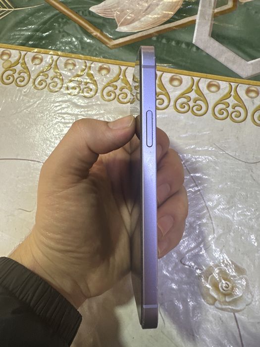 Iphone 12 продается