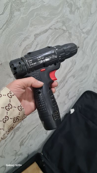 Дрель,  шуруповерт,