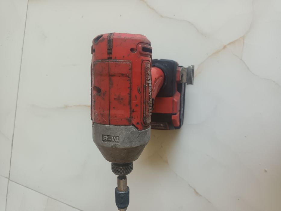 Bormasina milwaukee 250 lei