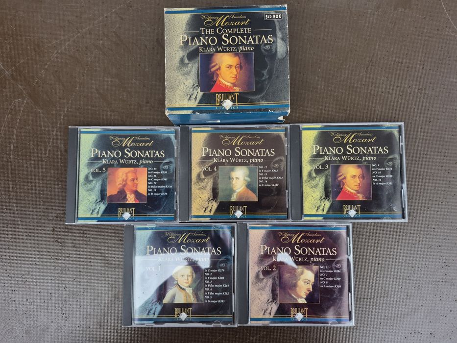 Vand Lot 20 CD cu muzică clasică mixta 

- Tot lotul de 24 CD cu muzic