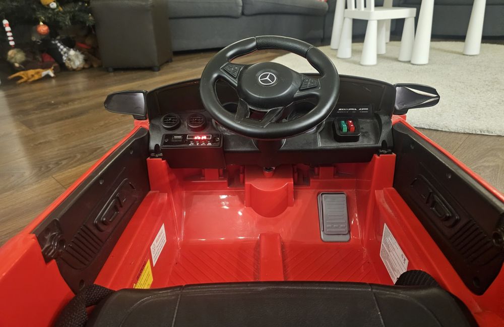 Детска електрическа кола Mercedes AMG – с дистанционно, светлини