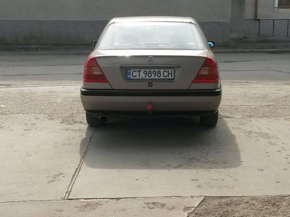 Продавам Мерцедес С 180 бензинов.