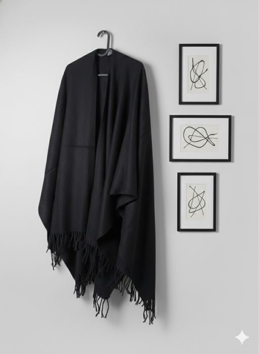 Poncho elegant negru – Călduros și confortabil