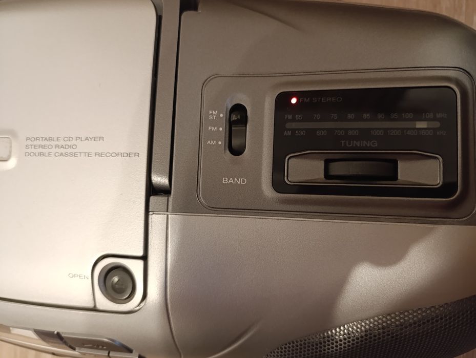 Магнитола бумбокс LG CD-583X.