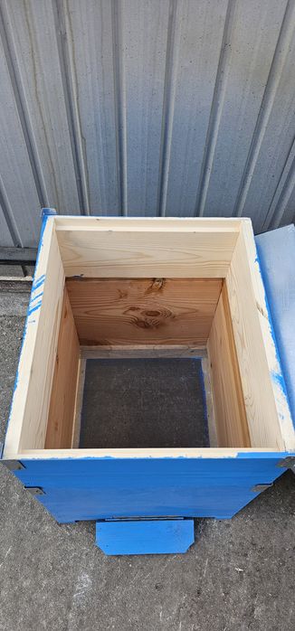 Stupi albine noi, complet echipati