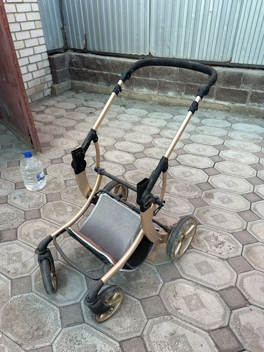 Продам детскую коляску