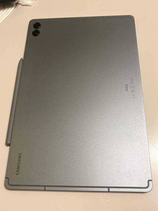 Tableta Samsung Galaxy Tab S9 FE+ și husă de protectie