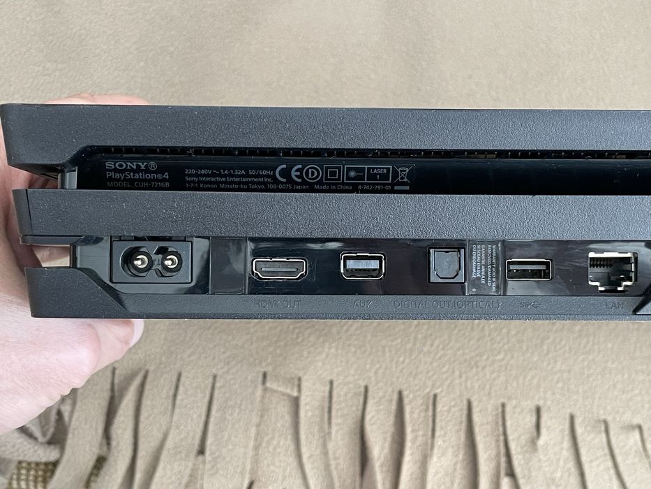 Playstation 4 pro CUH-7216, impecabil, modabil