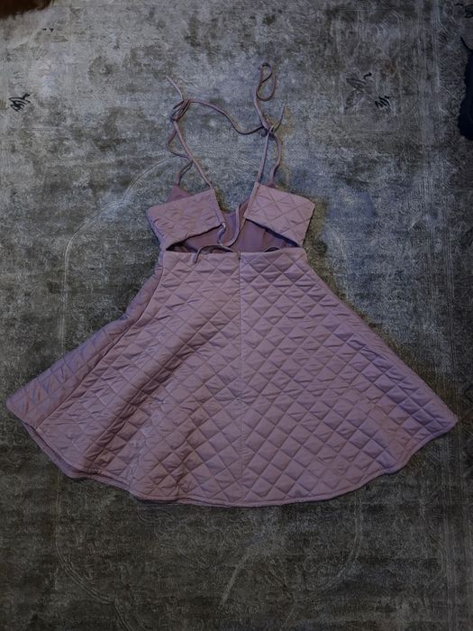 Къса рокля с ватирана текстура