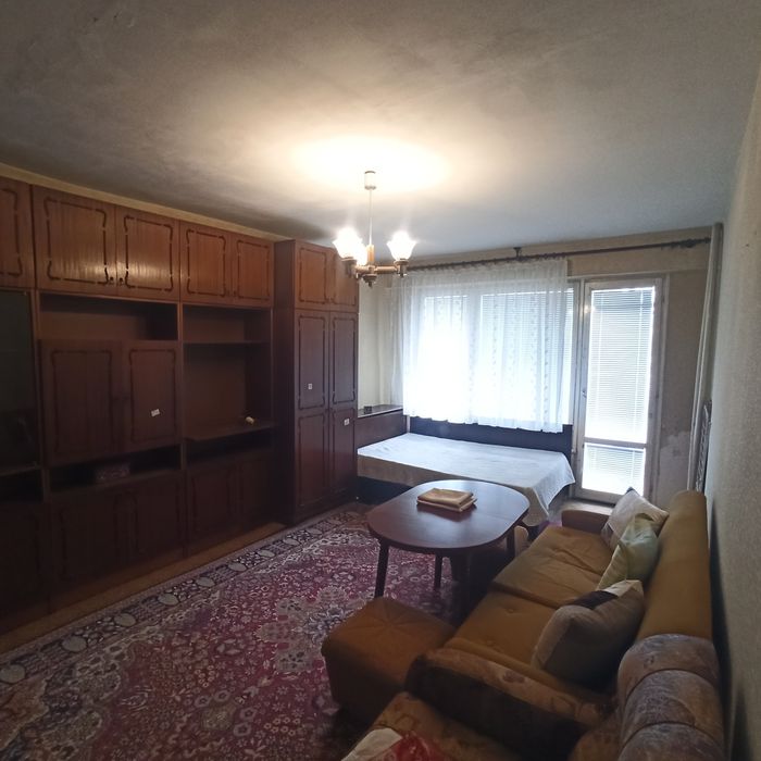 Агенция Селект предлага двустаен апартамент в кв.Изток