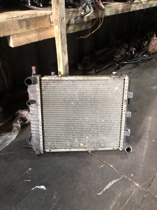 Радиатор на w124 мерседес, m111 мотор