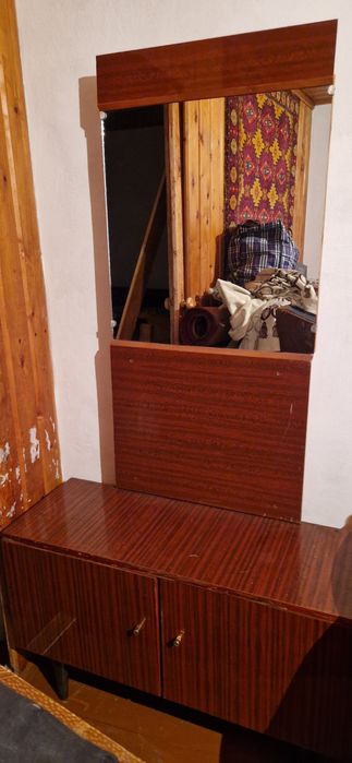 Продам зеркало с тумбой тремо