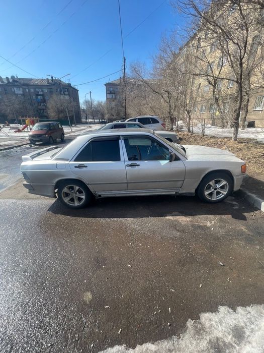 Мерседес 190.