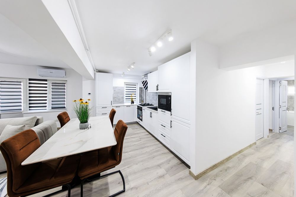 Citește tot - închiriez  Apartament 3 camere centru