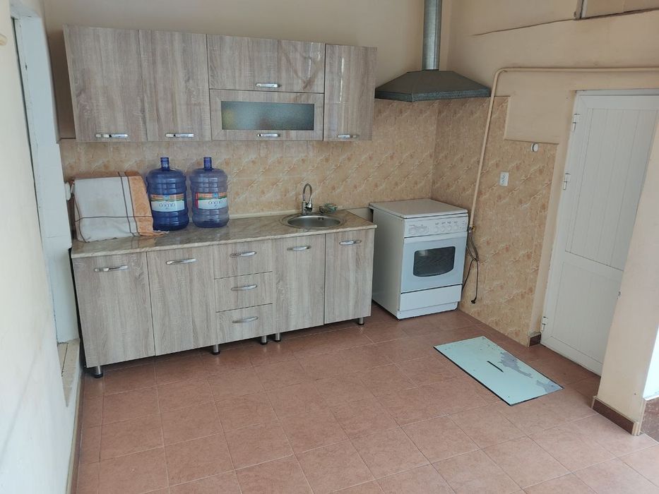 Аренда дом 2х, комнатная.2 сотки. Сдаётся женщинам