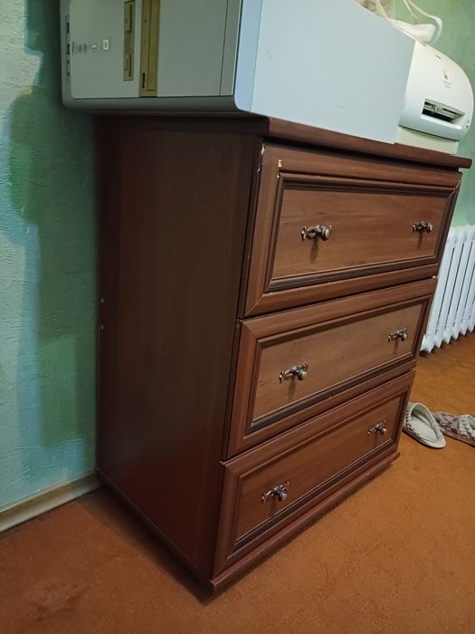 Продам комод 3-х секционный