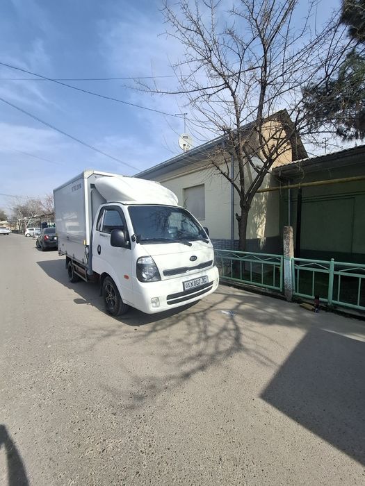 Kia bongo xolati idela kelib bemalol korasila rasxodi yoq yurib turgan