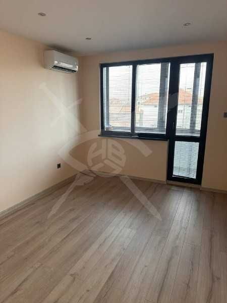 Дава се под наем Многостаен апартамент в Айтос - 100 кв.м за 598.23 € - Снимка #1