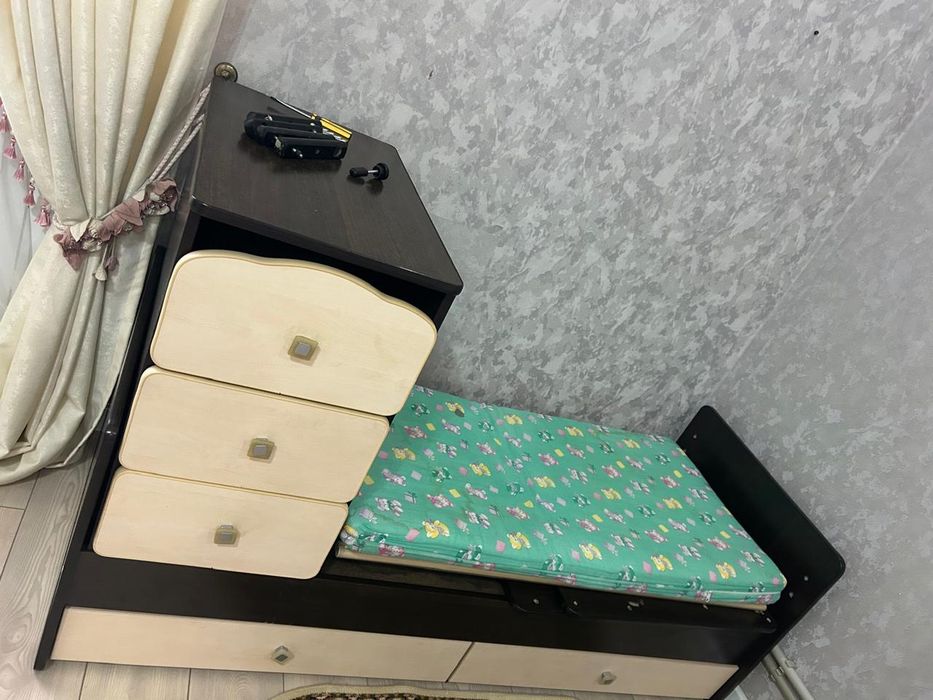 Детская кровать в комплекте