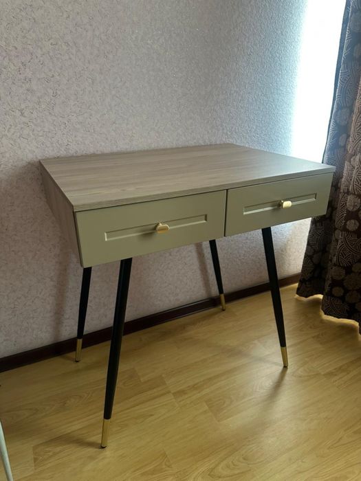 Дизайнерский консольный столик