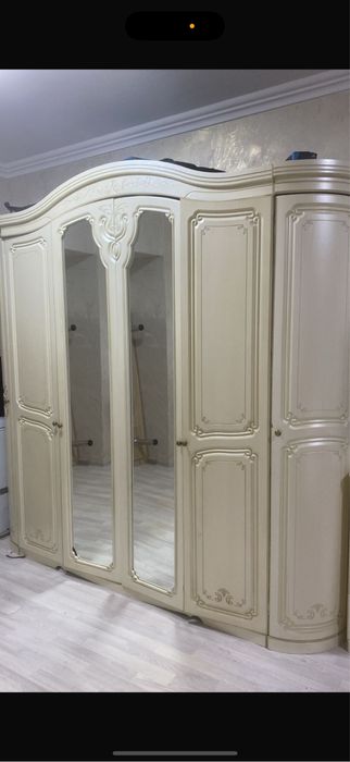 Шкаф ,тумба . Кухонный гарнитур. Диван. Стиралка. Стол стулья