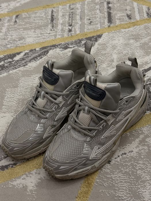 off white brb (be right back)