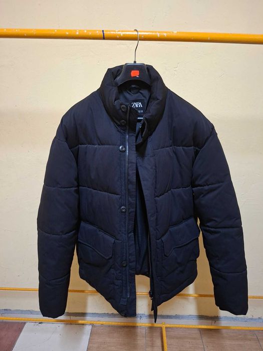 Продавам изключително запазено зимно яке Zara