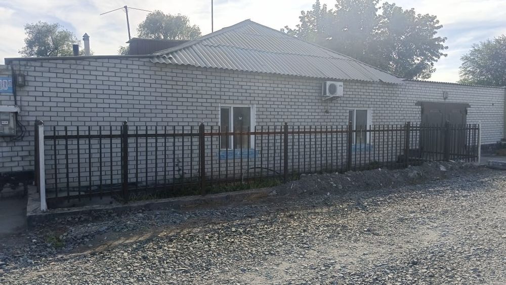 Продаётся два дома с двумя гаражами