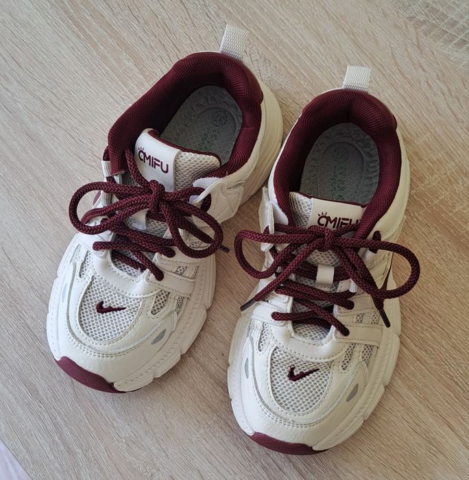 Кроссовки в идеальном состоянии 35р.