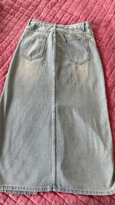 Джинсовая юбка с разрезом