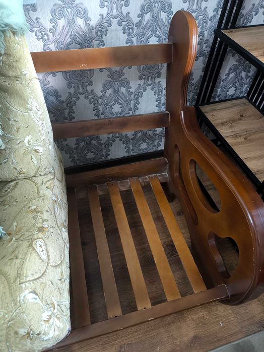 Продам диван дерево