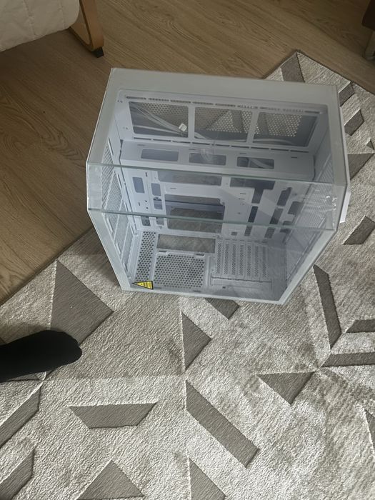 БЯЛА PC кутия Fish Tank