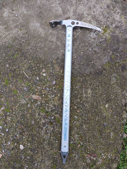 Пикел за зимни преходи