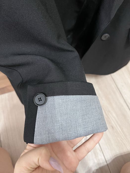 Женский пиджак в черном цвете