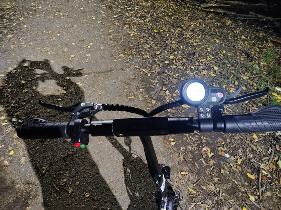 Продаю электро самокат