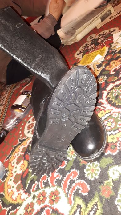 Аяк кийимлер сатылады