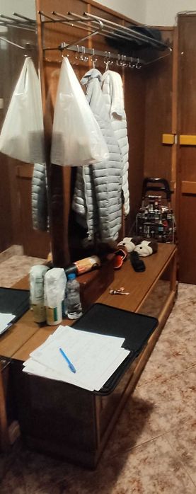 Подарявам  гардероб, холна гарнитура, легло, шкаф обувки, легло и др.