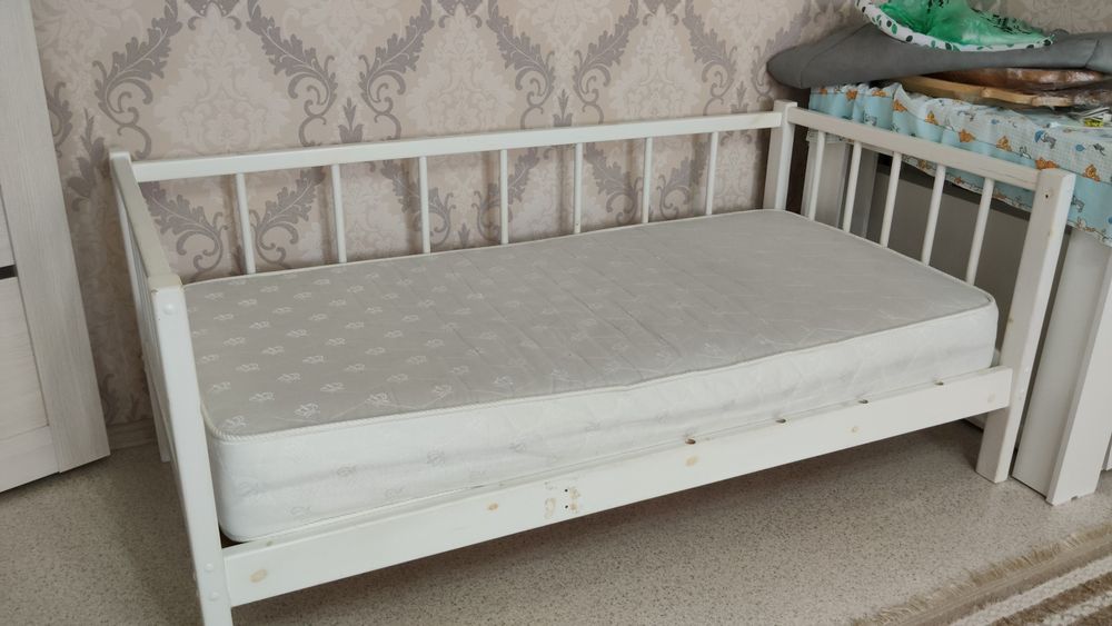 Продам б/у детскую кровать