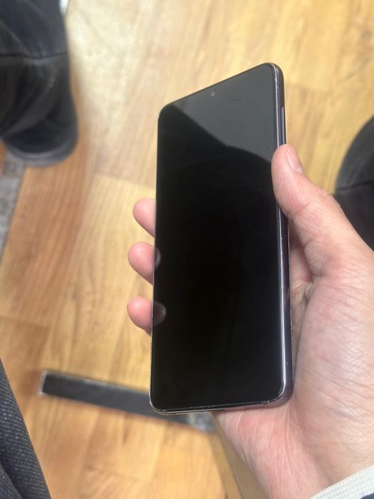 Обменяю samsung S21 8/128