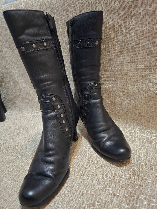 Cizme dama din piele naturala, mărime 36 si 37, stare foarte bună.