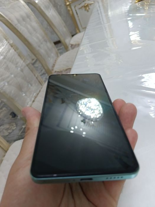 Vivo v27e 8+8ga 256gb sotiladi xolati yaxshi.